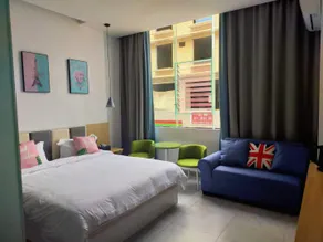 Fuhuang Homestay Hotel (Anyue Zhongdi Plaza Branch) - Image 2