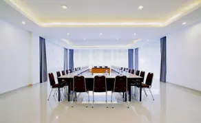 Amaris Hotel Karawang - Image 2
