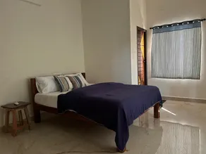 Deluxe Queen Room - Image 2