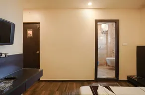 Hotel Sheldon International Near Science City - Image 2