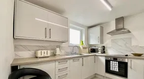 House 1905 - Self Catering Serviced Apartment - Image 3