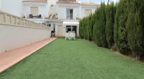 Adosado con piscina comunitaria - Image 3