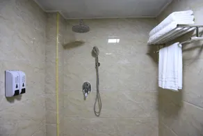 Chunjiang Holiday Hotel - Image 2