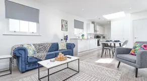 Chelmsford City Centre Modern Duplex With Parking, Wi-Fi & Netflix - Image 3