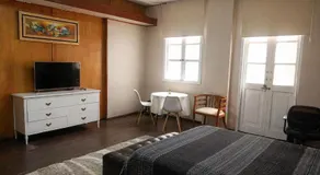 Acogedora habitación con balcón con vista al corazón de la ciudad - Image 2