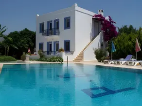 Paradise Garden Apartments - Image 2