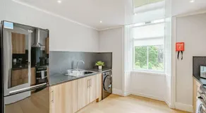 Spacious City Apt - Dunfermline - Image 4