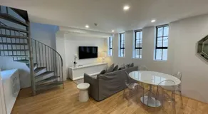 Modern 2 Bedroom Warehouse Conversion - Image 2