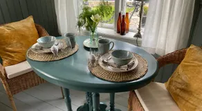 B&B Bland ormbunkar och rosor - Image 5
