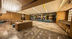 Crystal Hotel Shanghai Lujiazui Oriental Pearl Tower - Image 4