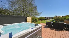 Puffin Retallack Resort Hot tub lodge - Image 5