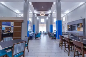 Holiday Inn Express Hotel & Suites Crestview South I-10 by IHG - Image 2