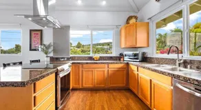Central Oceanview Modern Cozy 3 Bed House - Image 4