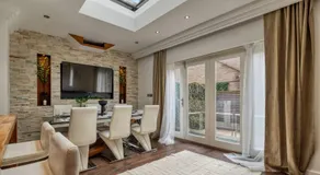 4 Bedroom House in Chiswick- Elegance & Serenity - Image 2