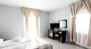 Astoria Hotel & Restaurant - Image 2