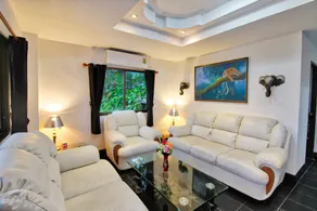 Phratamnak Inn Hotel & Guesthouse - 100 mtr from the beach - Image 2