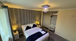 Entire 3 bedroom holiday home - Image 2
