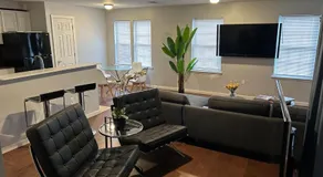 Luxury Townhouse in Newark - Image 3