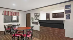 Super 8 by Wyndham Douglas - Image 3