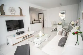 Infinity View luxury beachfront apartment - Image 3