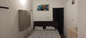 RR Paying Guest - Image 1