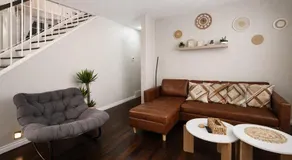 Modern Cozy Townhouse Near Everything - Image 2