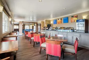Quality Inn - Image 5
