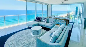 Air on Broadbeach Beachfront 2Level stunning apartment with 180 degree views - Image 3