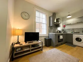 Suitely - Berkeley Apt 2 - Image 3