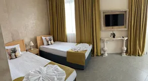 Port Lake Hotel - Image 2