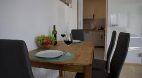 Hébergement moderne à Leutkirch avec vue sur les montagnes, Wi-Fi et balcon - Image 4