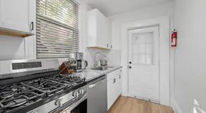 Pittsburgh Shadyside 1D Stylish and Cozy Private Bedroom with Shared Bathroom - Image 4