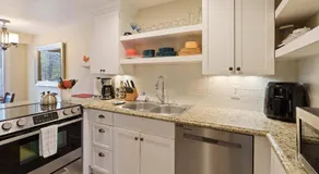 Dog-Friendly Condo Steps from the Village with Balcony WiFi & Gas Fireplace - Image 3