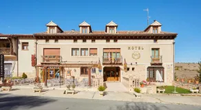 Hotel Puerta Sepúlveda - Image 2