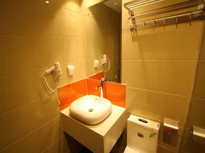 7 Days Premium Guilin Liangjiang Sihu Central Plaza - Image 5