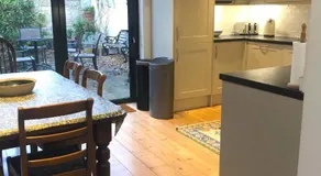 Thomas Street Townhouse - 4 Bedrooms & Courtyard Garden - Image 3
