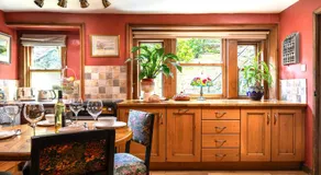 Historic, Hidden, Cosy, Log Burner, 10mins walk to Holmfirth - Image 4