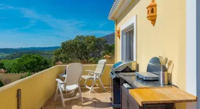 Studio avec terrasse, jardin et piscine chauffée | Vue ville | Adapté au travail à distance - Image 3