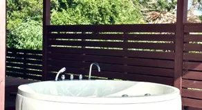 AZホテル Inn 奄美万屋 - Villa with private outdoor Jacuzzi - Image 3