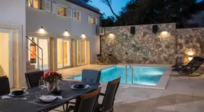 Espaciosa villa totalmente equipada con piscina, barbacoa y terraza | Vistas a la piscina - Image 3