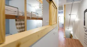 Barn & Bed Hostel at BTS Phrom Phong - Image 4