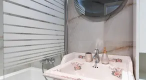 Padriku Apartment with a balcony,near to central,Self Check In 24 7,FREE Parking - Image 5