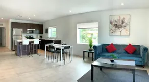 Spacious entire Apartment with Free Parking - Image 2
