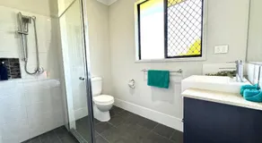 14B Sunny Ensuite Room in Coppers Plains - Image 3