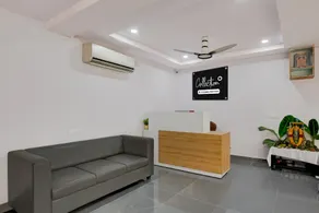 Super OYO Collection O Dr. NTR University Of Health Sciences Formerly Hotel V Elite - Image 4