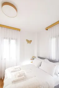 Luxurious and freshly renovated 2-bedroom Villa - Image 5