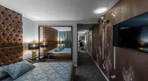 Deluxe Jacuzzi Apartment by LIUKSAI - Image 2