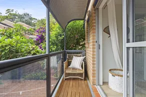 Bright Coastal Townhouse with BBQ & Courtyard - Image 3