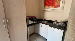 8 Ibis Lane Guest House - Image 5