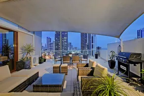Broadbeach Savannah Resort - Image 3